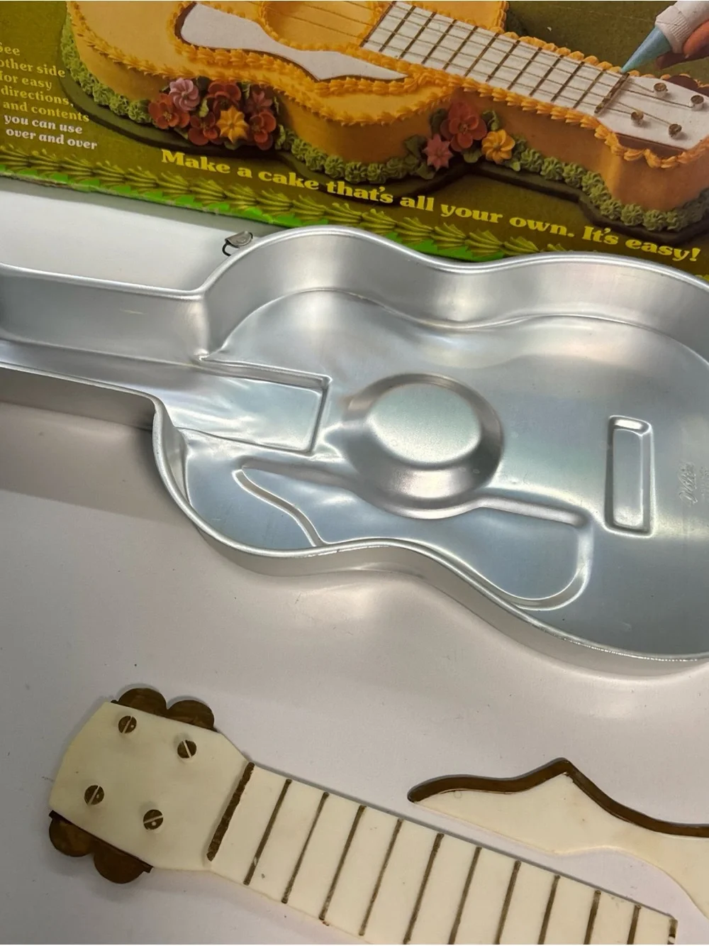 1974 Wilton Guitar Aluminum 3-D Birthday Cake Pan With Pieces & Box! Never Used